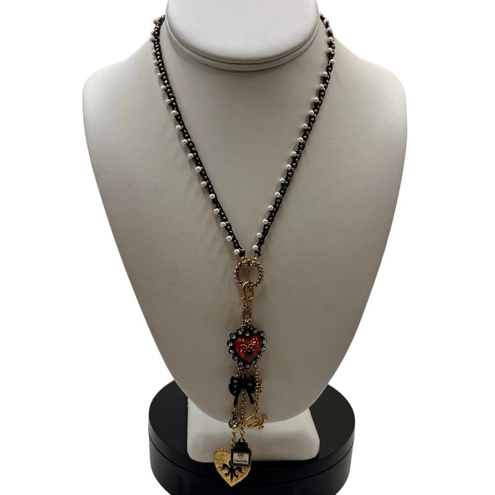 Betsey‎ Johnson Betsey Goes to Paris
Paris Eiffel Tower heart Oui Fob necklace